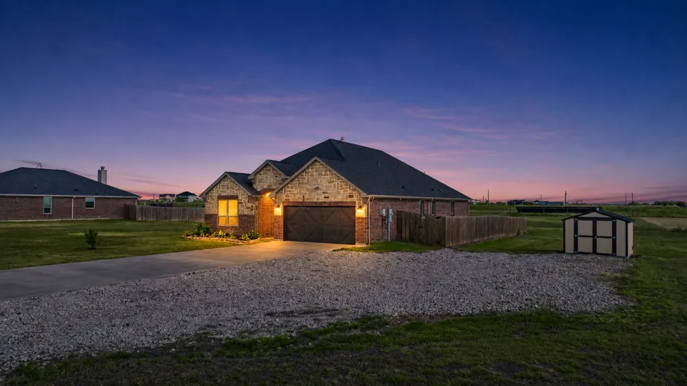 9689 County Road 4116 Kaufman, TX 75142