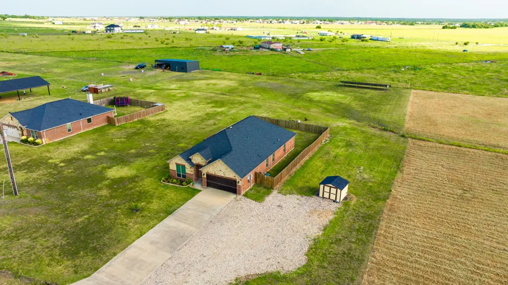 9689 County Road 4116 Kaufman, TX 75142