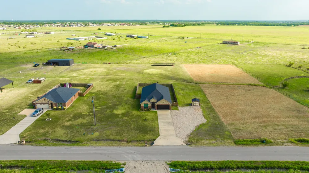 9689 County Road 4116 Kaufman, TX 75142