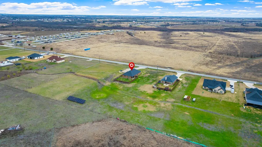 9689 County Road 4116 Kaufman, TX 75142