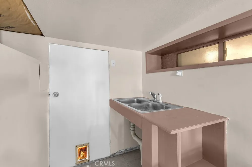 1998 Cambria Avenue Landers, CA 92285