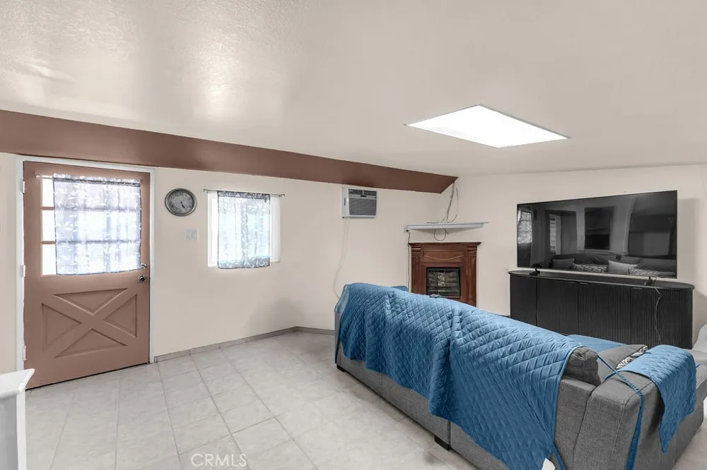 1998 Cambria Avenue Landers, CA 92285