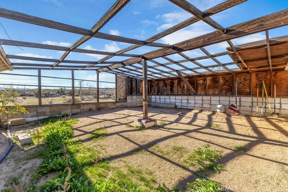 1998 Cambria Avenue Landers, CA 92285