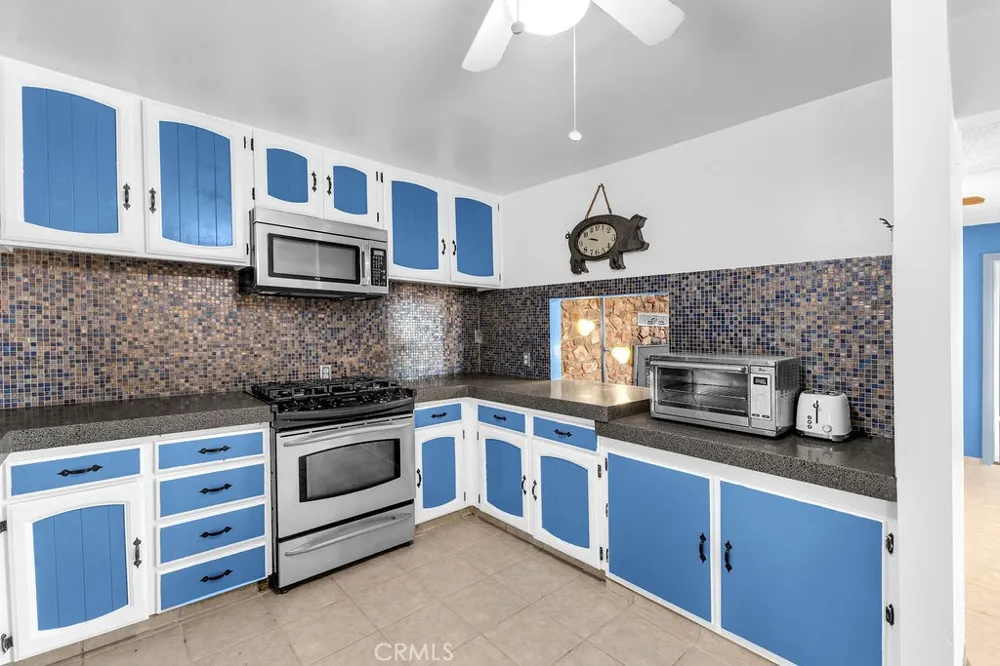 1998 Cambria Avenue Landers, CA 92285