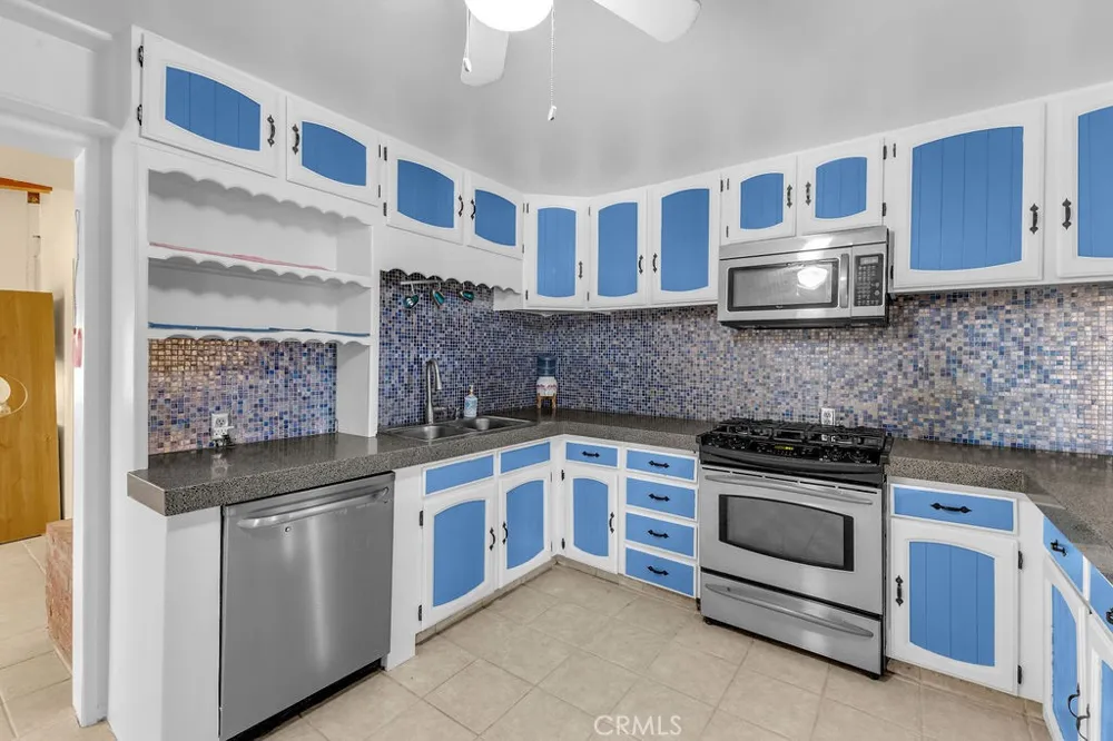 1998 Cambria Avenue Landers, CA 92285