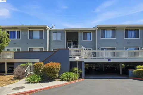 3530 Oakwood Terrace #104