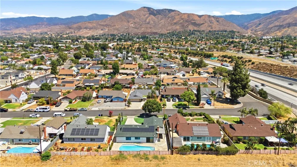 27611 Foster Highland, CA 92346