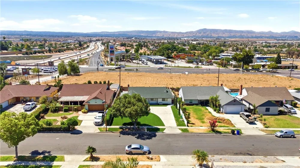 27611 Foster Highland, CA 92346