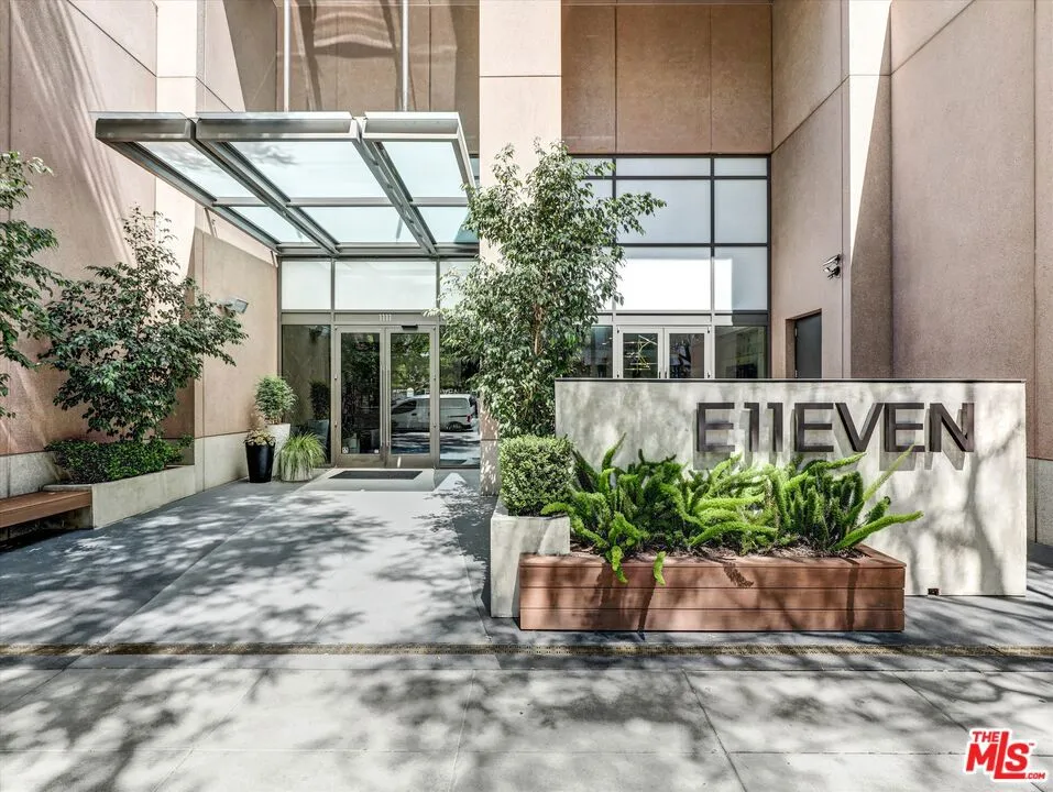 1111 S Grand Avenue #412 Los Angeles, CA 90015
