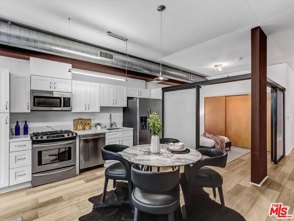 1111 S Grand Avenue #412 Los Angeles, CA 90015