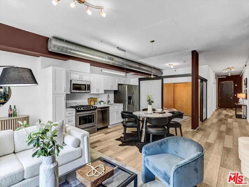 1111 S Grand Avenue #412 Los Angeles, CA 90015