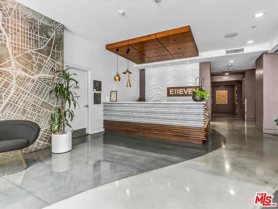 1111 S Grand Avenue #412 Los Angeles, CA 90015