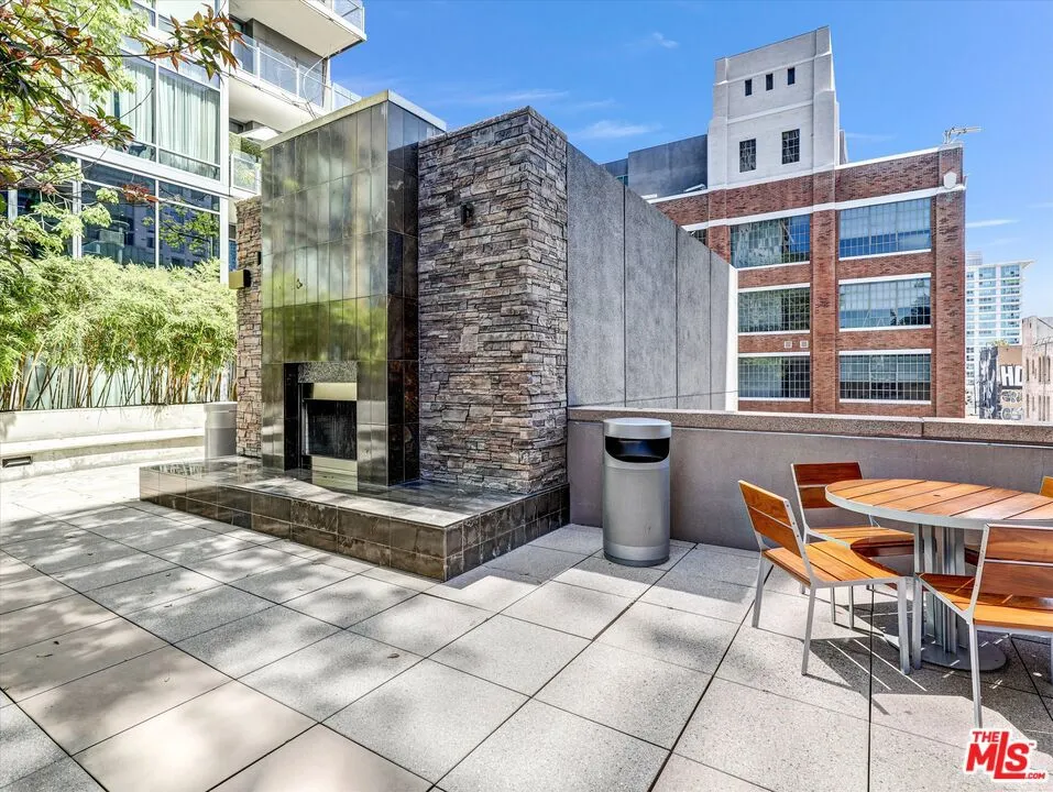 1111 S Grand Avenue #412 Los Angeles, CA 90015