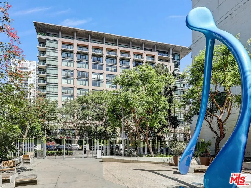 1111 S Grand Avenue #412 Los Angeles, CA 90015
