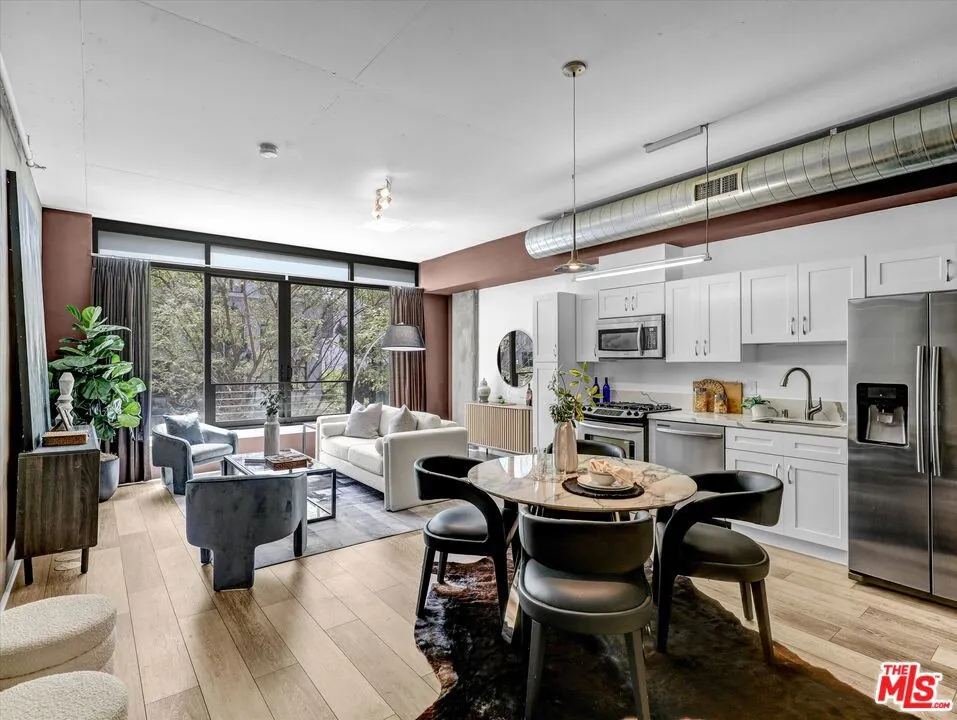 1111 S Grand Avenue #412 Los Angeles, CA 90015