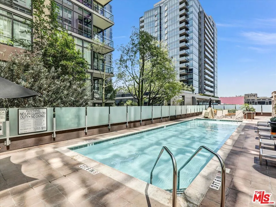 1111 S Grand Avenue #412 Los Angeles, CA 90015