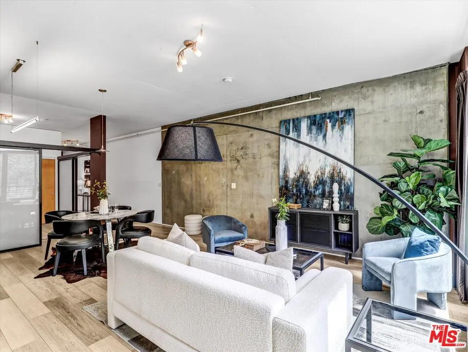 1111 S Grand Avenue #412 Los Angeles, CA 90015