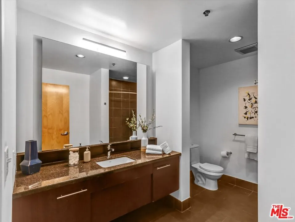 1111 S Grand Avenue #412 Los Angeles, CA 90015
