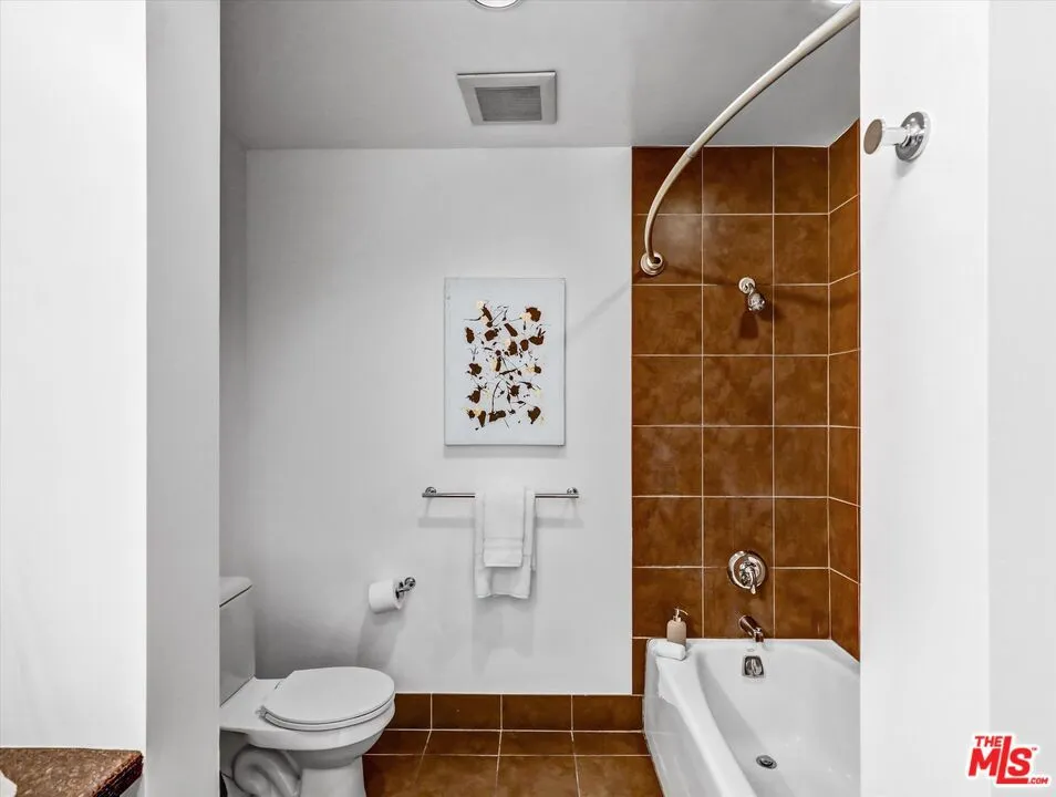 1111 S Grand Avenue #412 Los Angeles, CA 90015