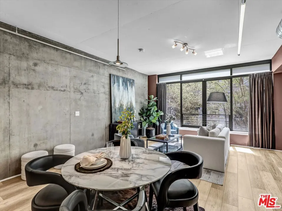 1111 S Grand Avenue #412 Los Angeles, CA 90015