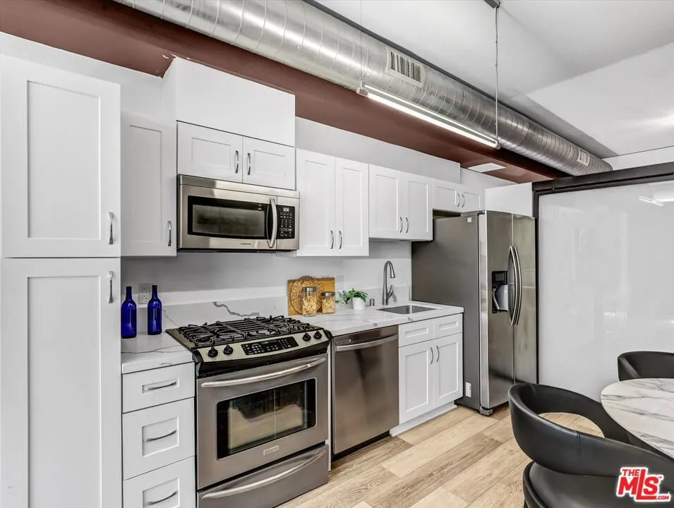 1111 S Grand Avenue #412 Los Angeles, CA 90015