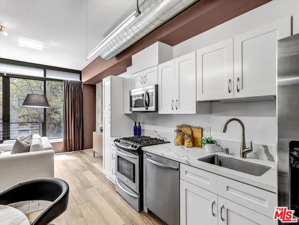 1111 S Grand Avenue #412 Los Angeles, CA 90015