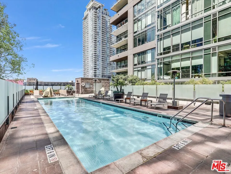 1111 S Grand Avenue #412 Los Angeles, CA 90015