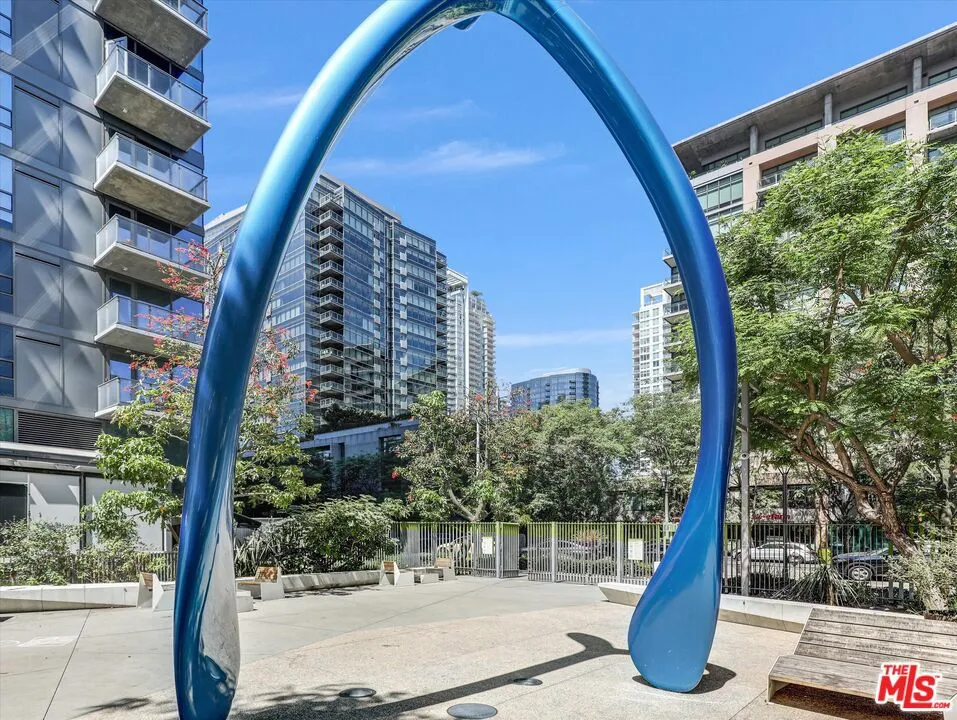1111 S Grand Avenue #412 Los Angeles, CA 90015