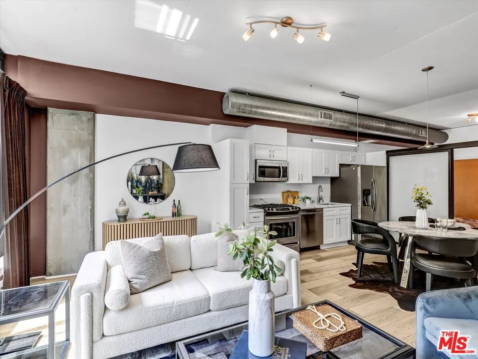 1111 S Grand Avenue #412 Los Angeles, CA 90015