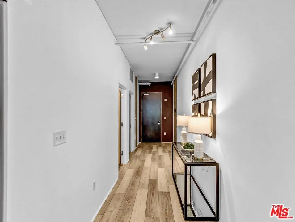1111 S Grand Avenue #412 Los Angeles, CA 90015