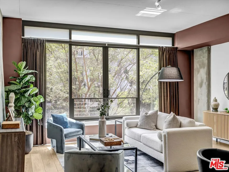 1111 S Grand Avenue #412 Los Angeles, CA 90015