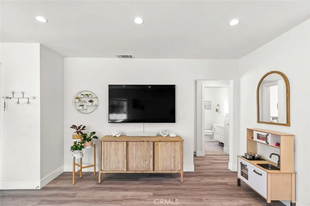 7118 Valmont Street Tujunga, CA 91042