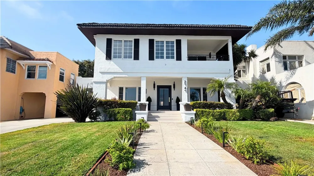 2747 E Ocean Boulevard Long Beach, CA 90803