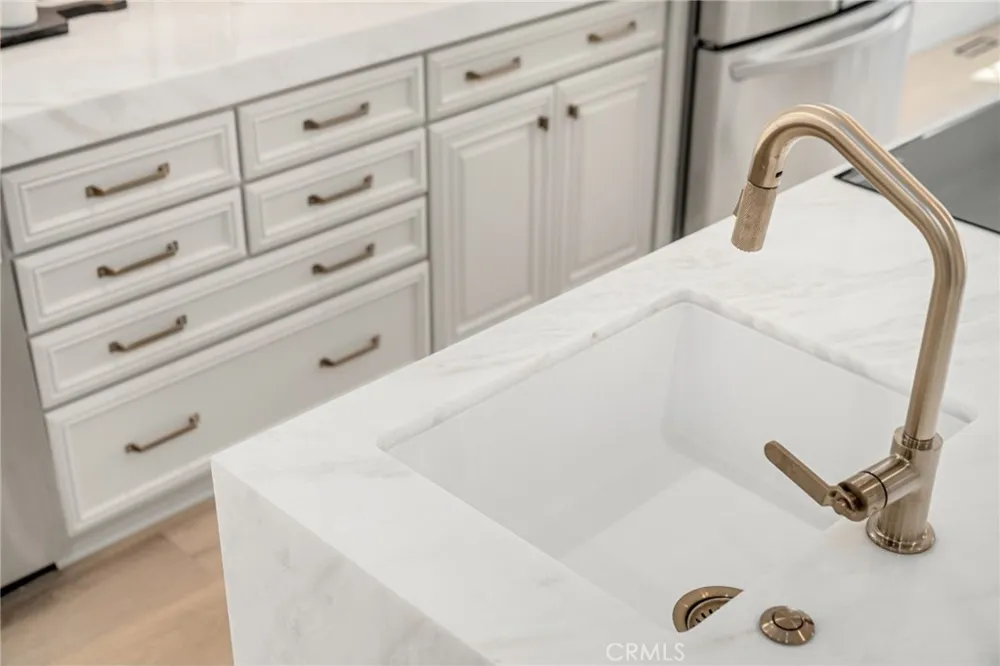 2747 E Ocean Boulevard Long Beach, CA 90803