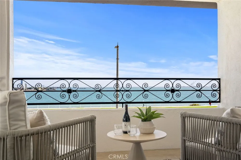 2747 E Ocean Boulevard Long Beach, CA 90803