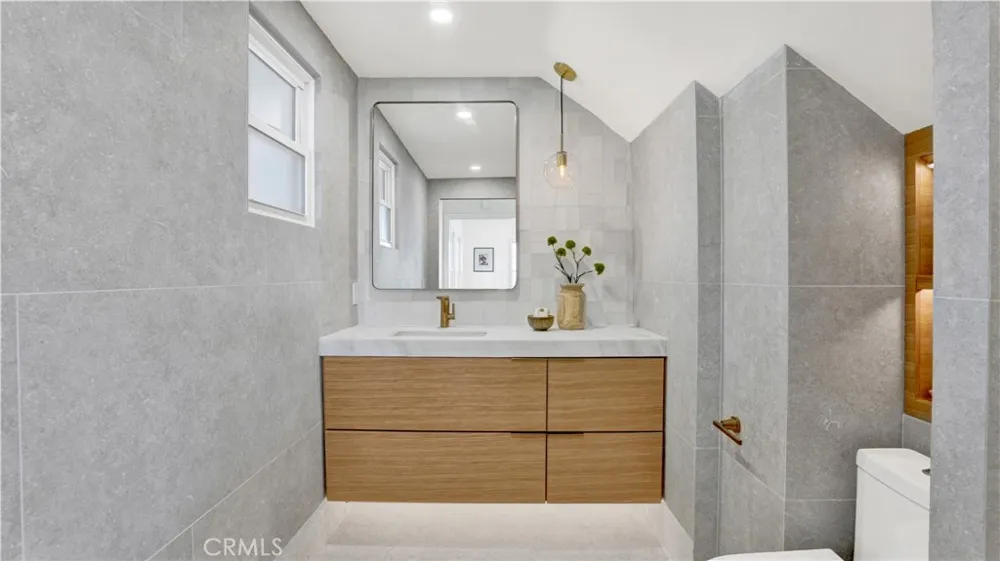 2747 E Ocean Boulevard Long Beach, CA 90803