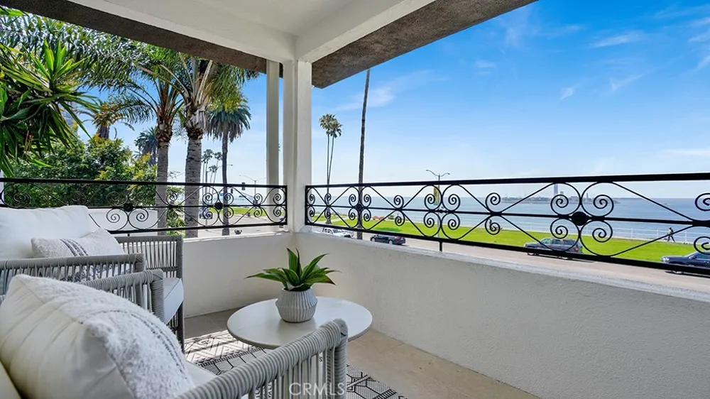 2747 E Ocean Boulevard Long Beach, CA 90803