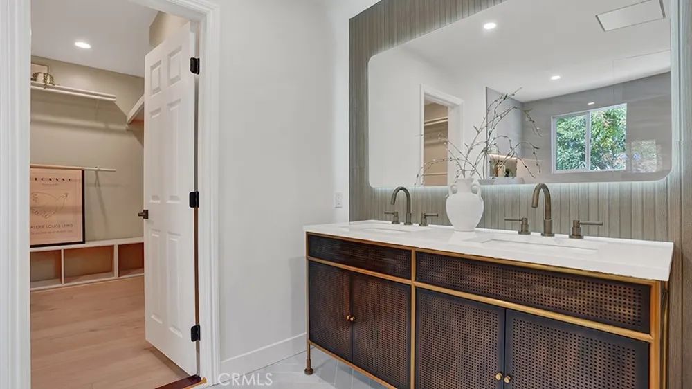 2747 E Ocean Boulevard Long Beach, CA 90803