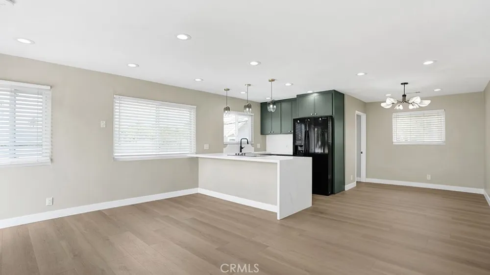 2747 E Ocean Boulevard Long Beach, CA 90803