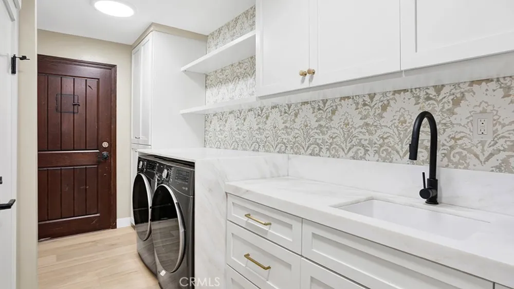 2747 E Ocean Boulevard Long Beach, CA 90803