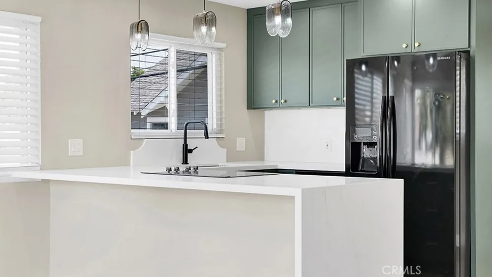 2747 E Ocean Boulevard Long Beach, CA 90803