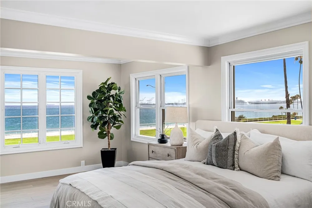2747 E Ocean Boulevard Long Beach, CA 90803