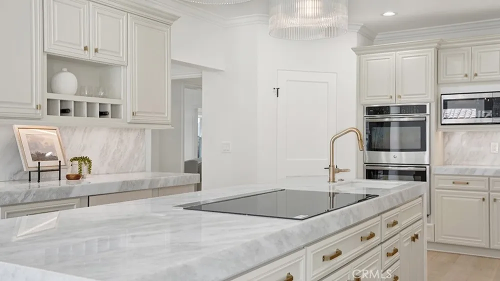 2747 E Ocean Boulevard Long Beach, CA 90803
