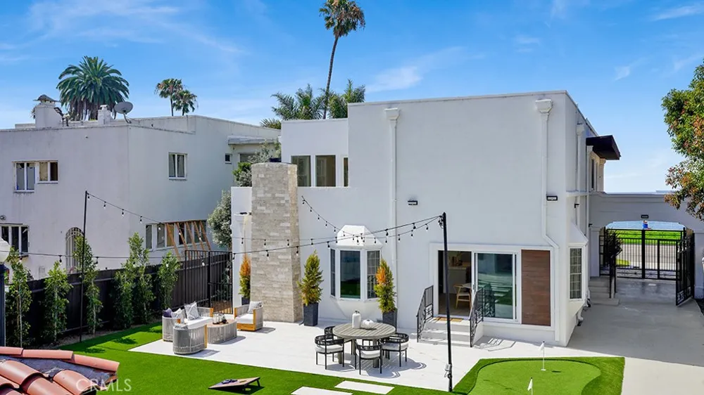2747 E Ocean Boulevard Long Beach, CA 90803