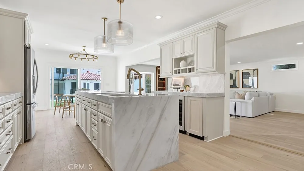 2747 E Ocean Boulevard Long Beach, CA 90803