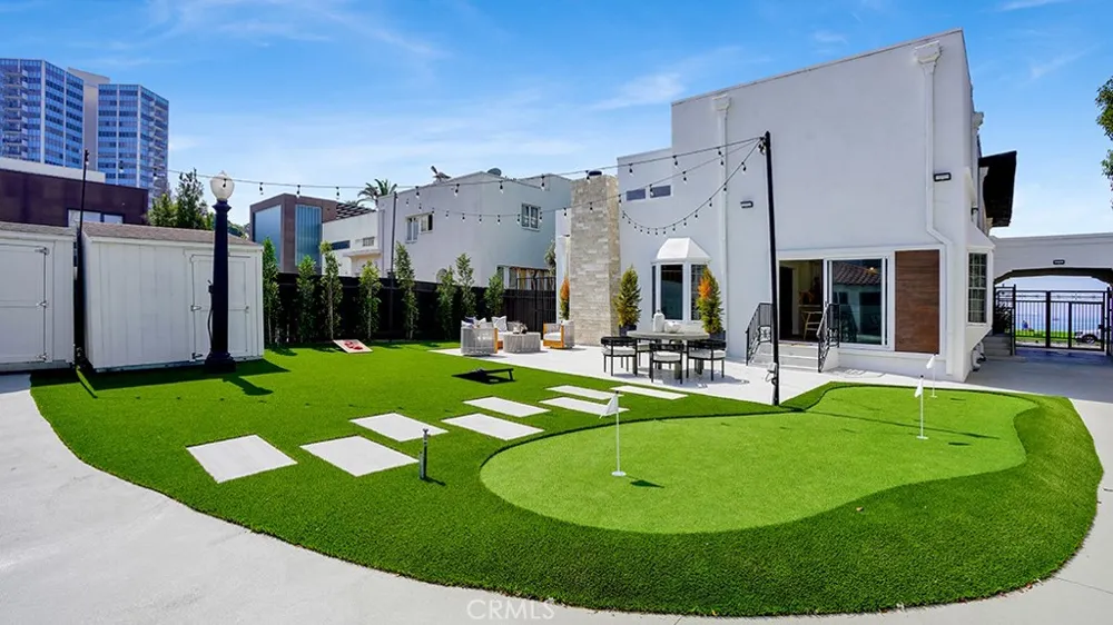 2747 E Ocean Boulevard Long Beach, CA 90803