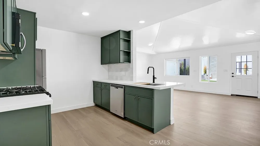 2747 E Ocean Boulevard Long Beach, CA 90803