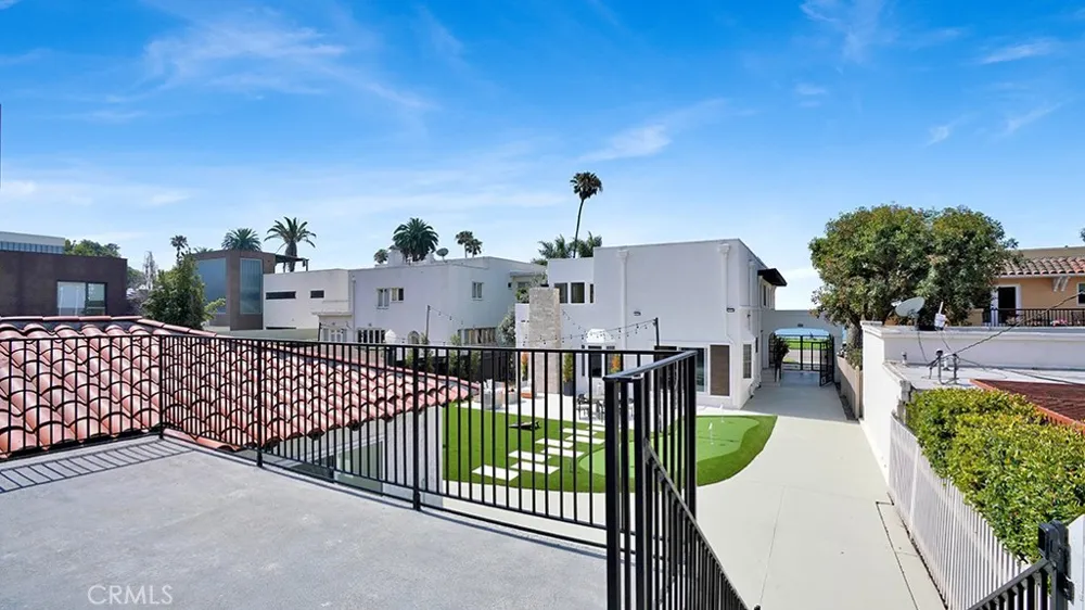 2747 E Ocean Boulevard Long Beach, CA 90803