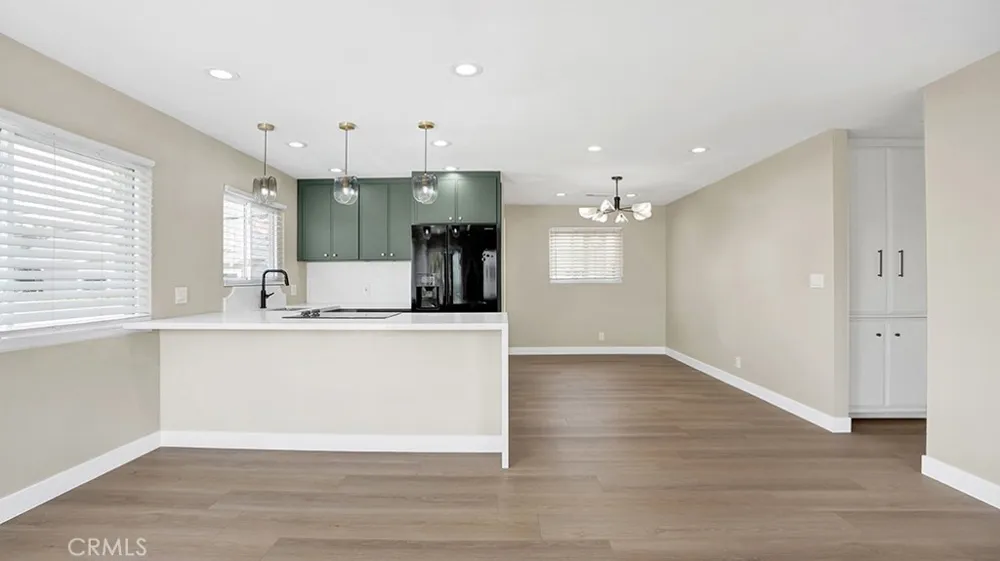 2747 E Ocean Boulevard Long Beach, CA 90803