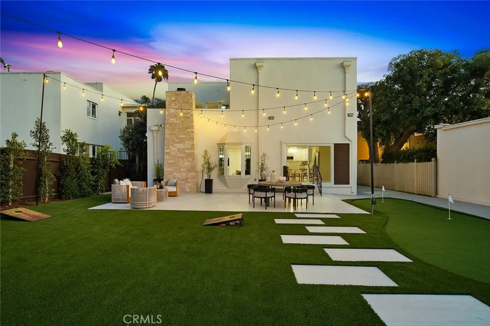 2747 E Ocean Boulevard Long Beach, CA 90803